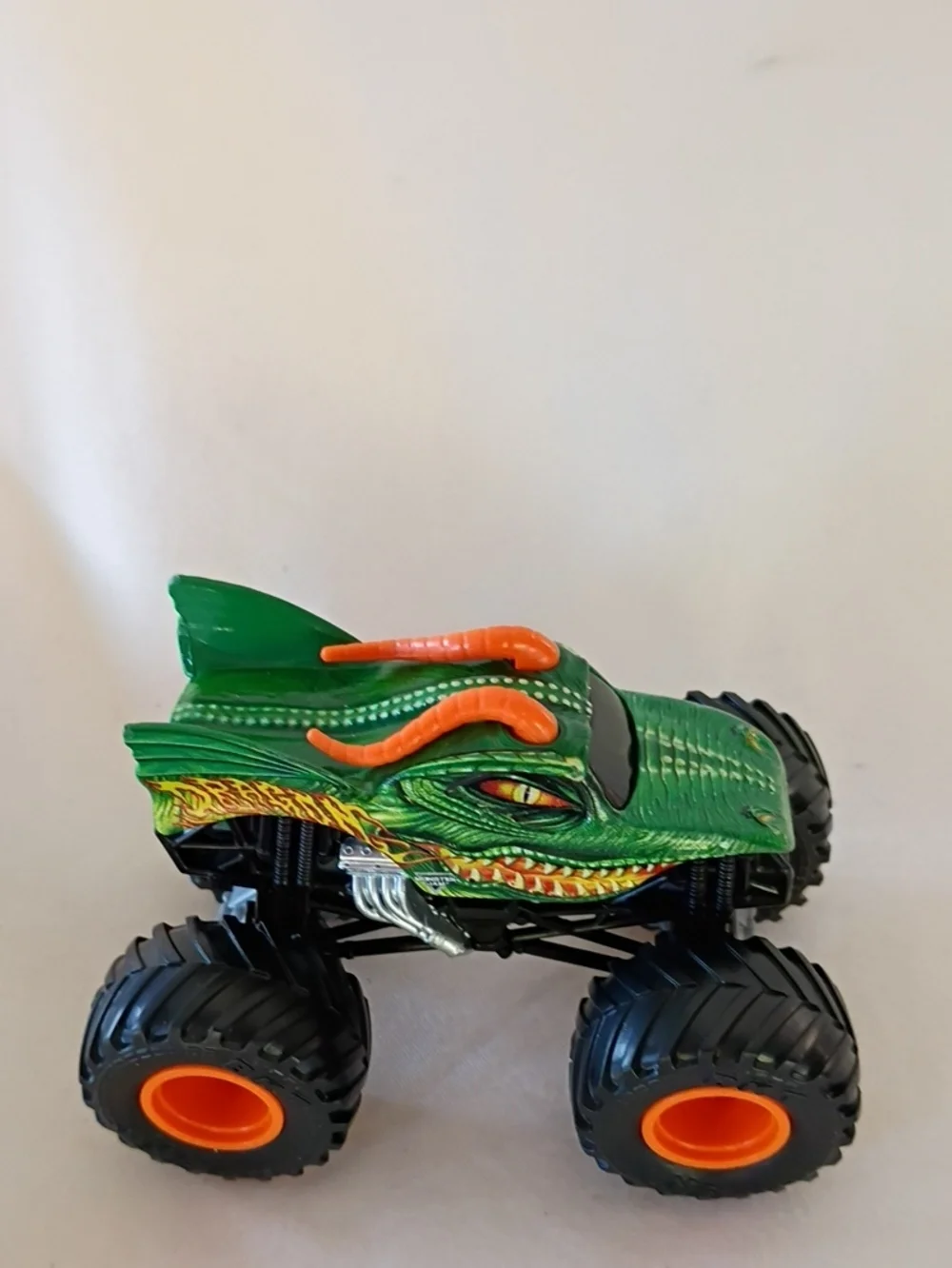 EUC Hot Wheels 2016 Monster Jam Dragon Diecast Metal 4x4 Truck And 2 Dino Cars